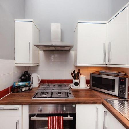 Warm Apartment By Holyrood Palace! Единбург Екстериор снимка