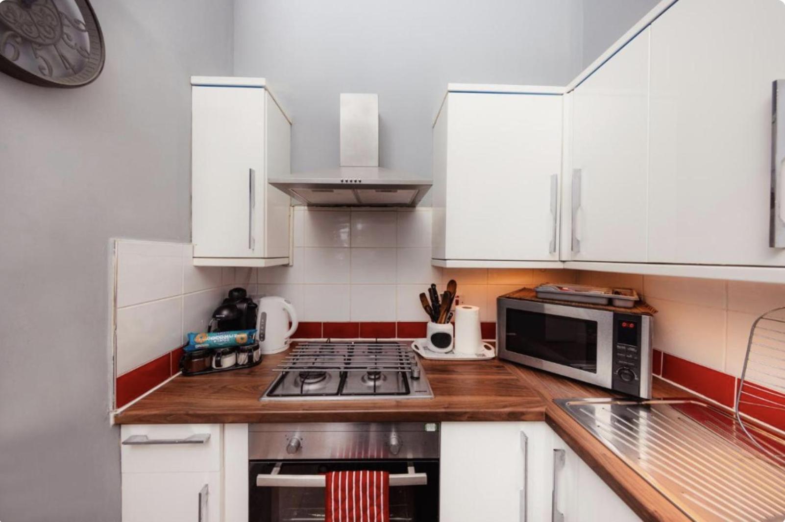 Warm Apartment By Holyrood Palace! Единбург Екстериор снимка