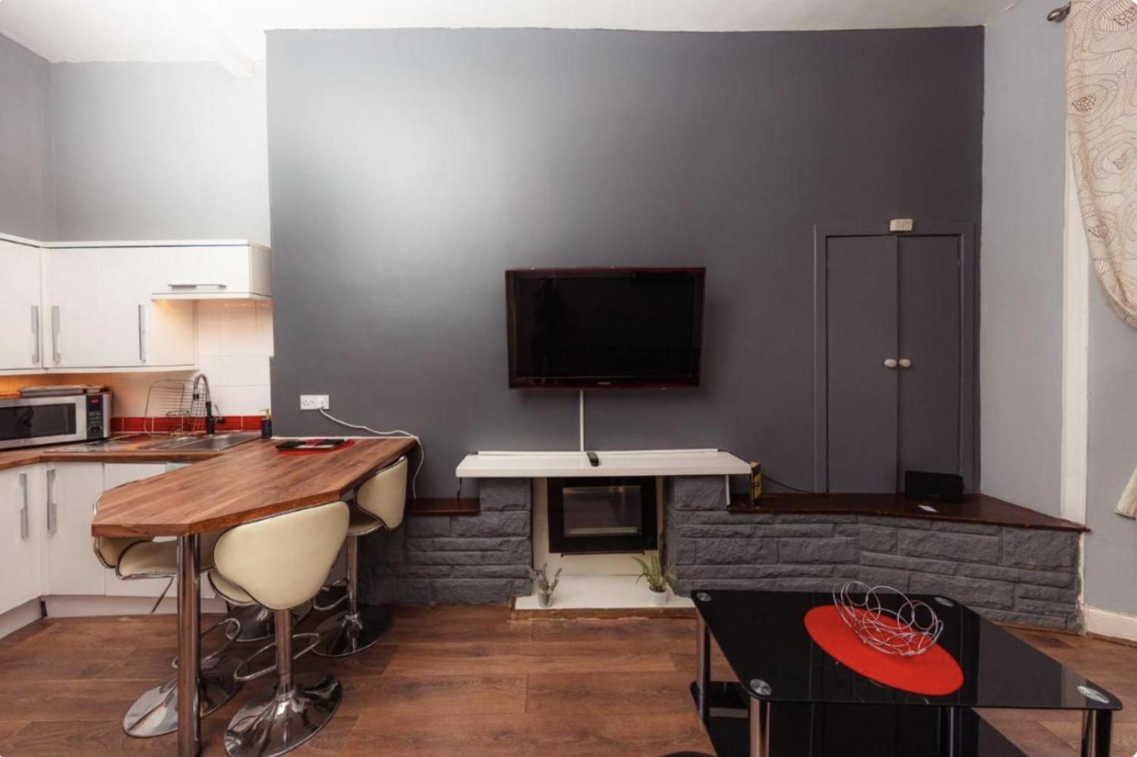 Warm Apartment By Holyrood Palace! Единбург Екстериор снимка