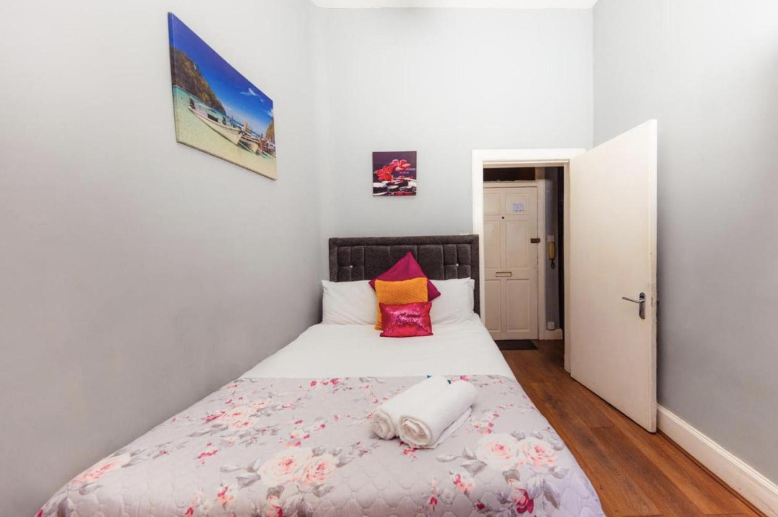 Warm Apartment By Holyrood Palace! Единбург Екстериор снимка