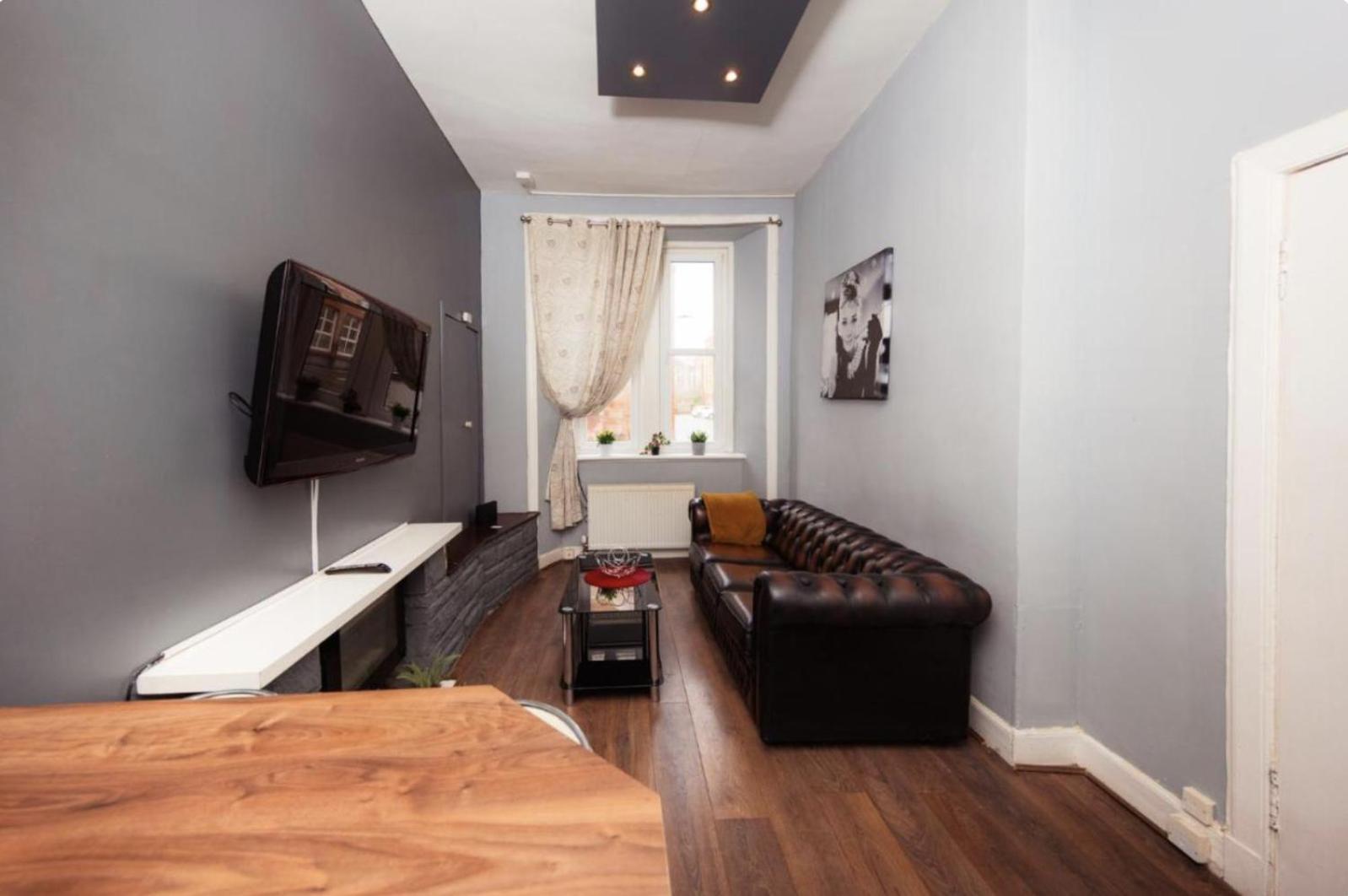 Warm Apartment By Holyrood Palace! Единбург Екстериор снимка