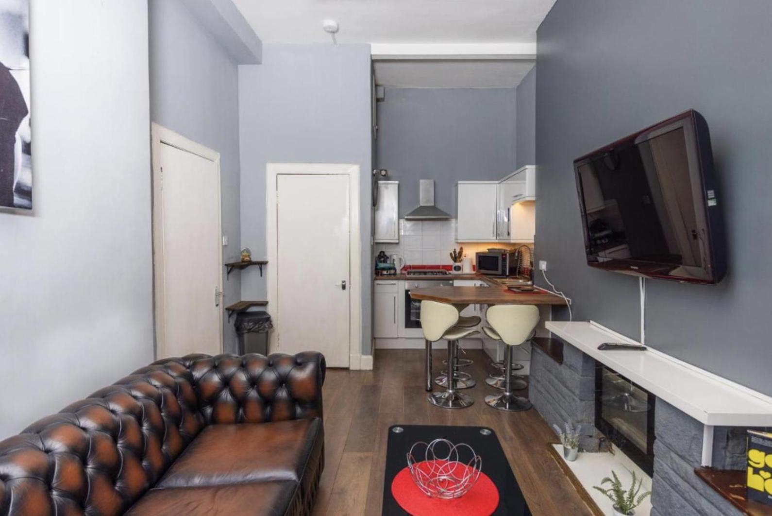 Warm Apartment By Holyrood Palace! Единбург Екстериор снимка